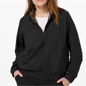 Lululemon Bombs Away Reversible Jacket Black Green Camo 8 Women EUC Retail $128